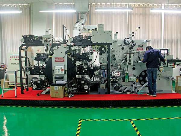 全輪轉印刷機7C+1